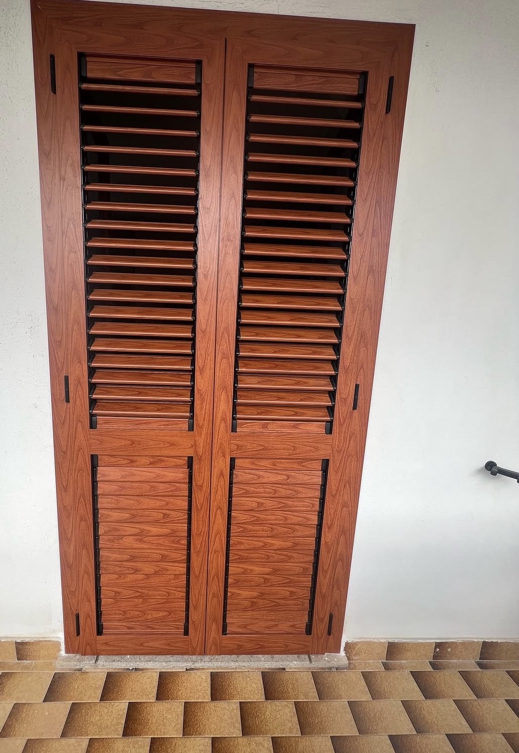 Persiane in alluminio effetto legno